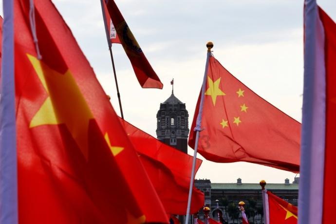 救援可爱小松鼠